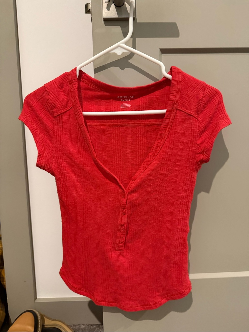 American Eagle Outfitters Red Ribbed V-Neck Henley Crop Tee